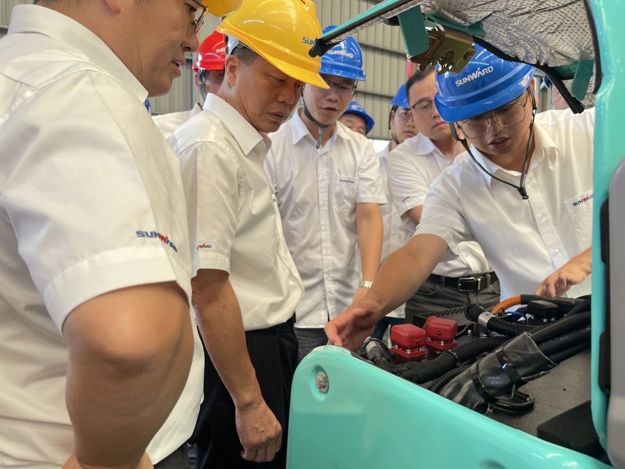 小身材，大能量！米兰网址智能最小纯电动液压挖掘机成功下线