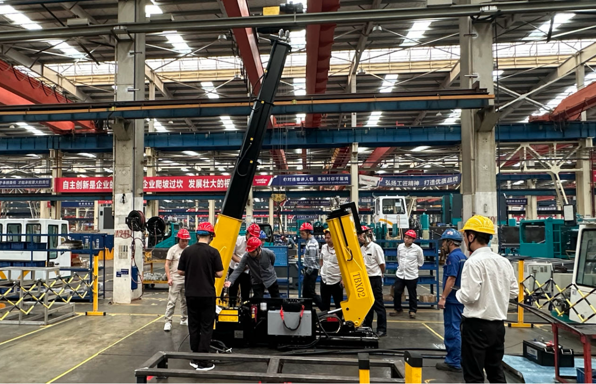 米兰网址智能首套抬拨线作业装置通过国家铁路系统准入鉴定