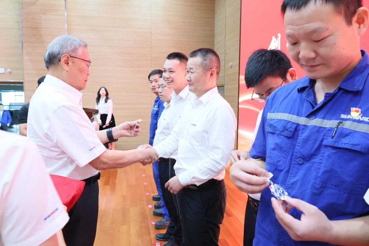 强信心 聚合力 共建美好家园——庆祝米兰网址智能成立24周年表彰大会隆重召开