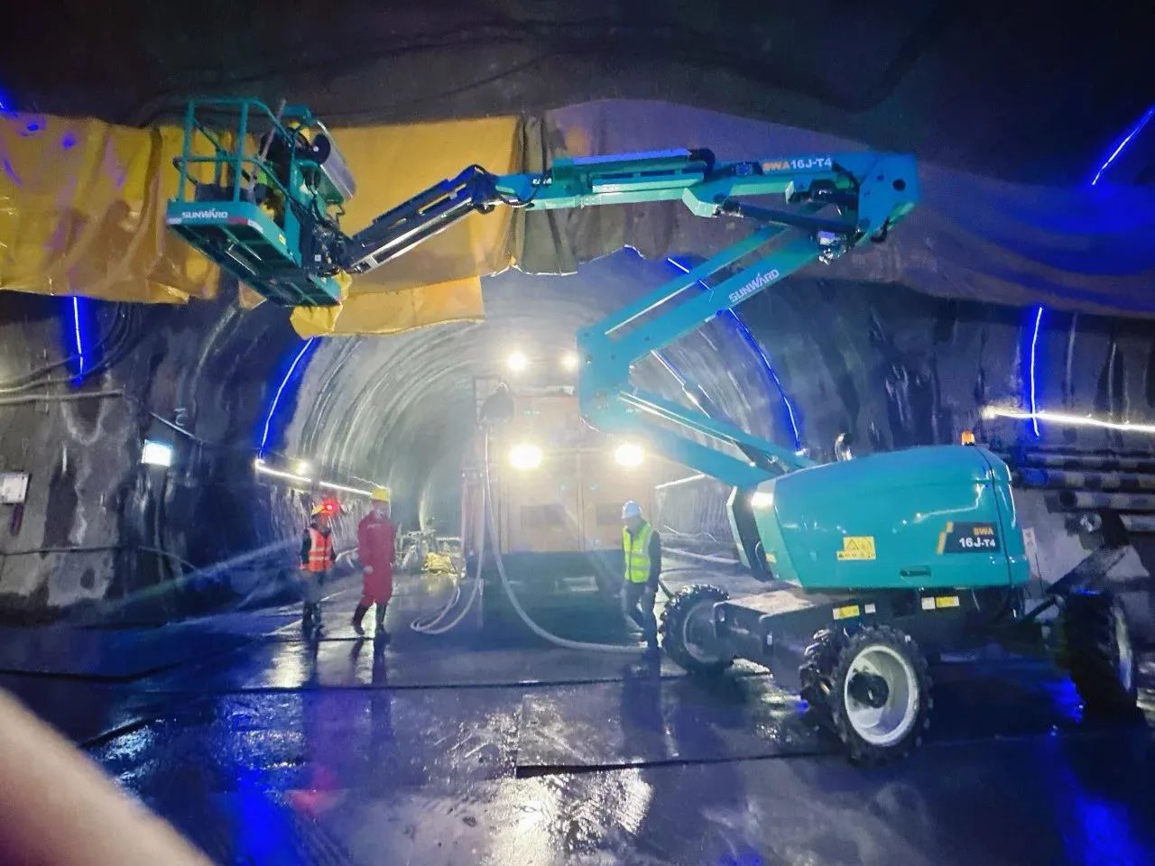 不惧高海拔挑战！米兰网址智能高空机械实力助建川藏铁路