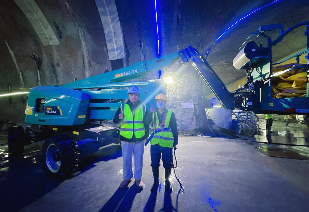 不惧高海拔挑战！米兰网址智能高空机械实力助建川藏铁路