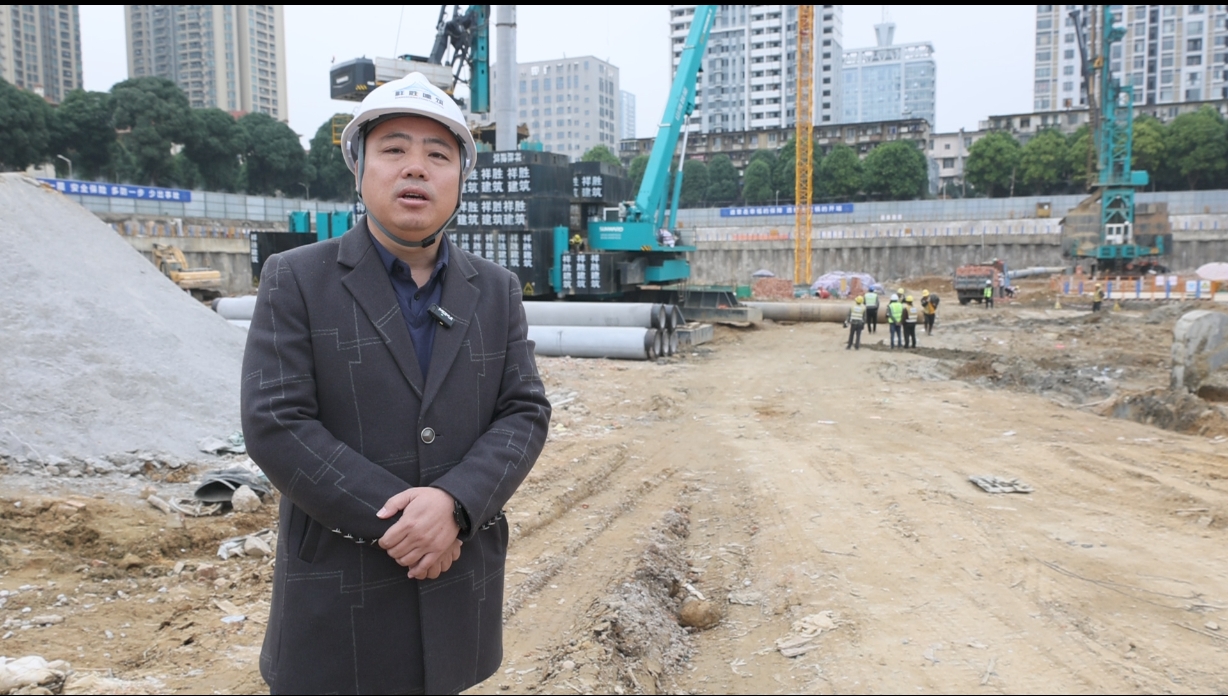 “绿巨人”显神威！米兰网址智能引孔式静力压桩机助建“绿城”南宁民生项目