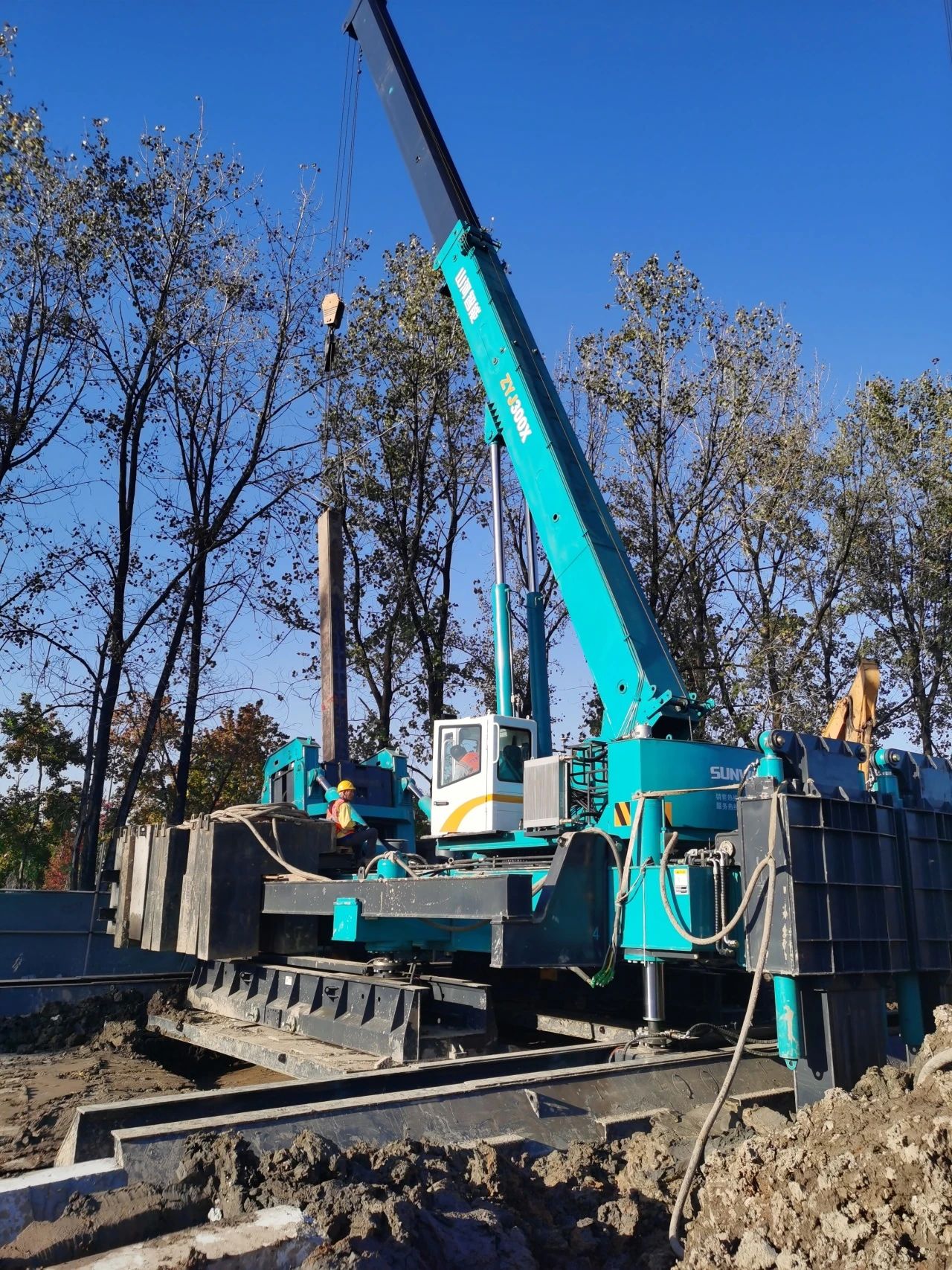 “米兰网址绿”闪耀西子湖畔!米兰网址智能ZYJ300X斜桩压桩机强势来袭