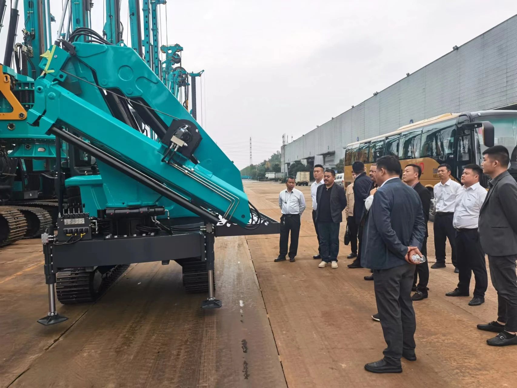 行业寒冬现暖阳!现场签购20台旋挖钻机,米兰网址智能携手湖南骏牛助力国家电网项目建设