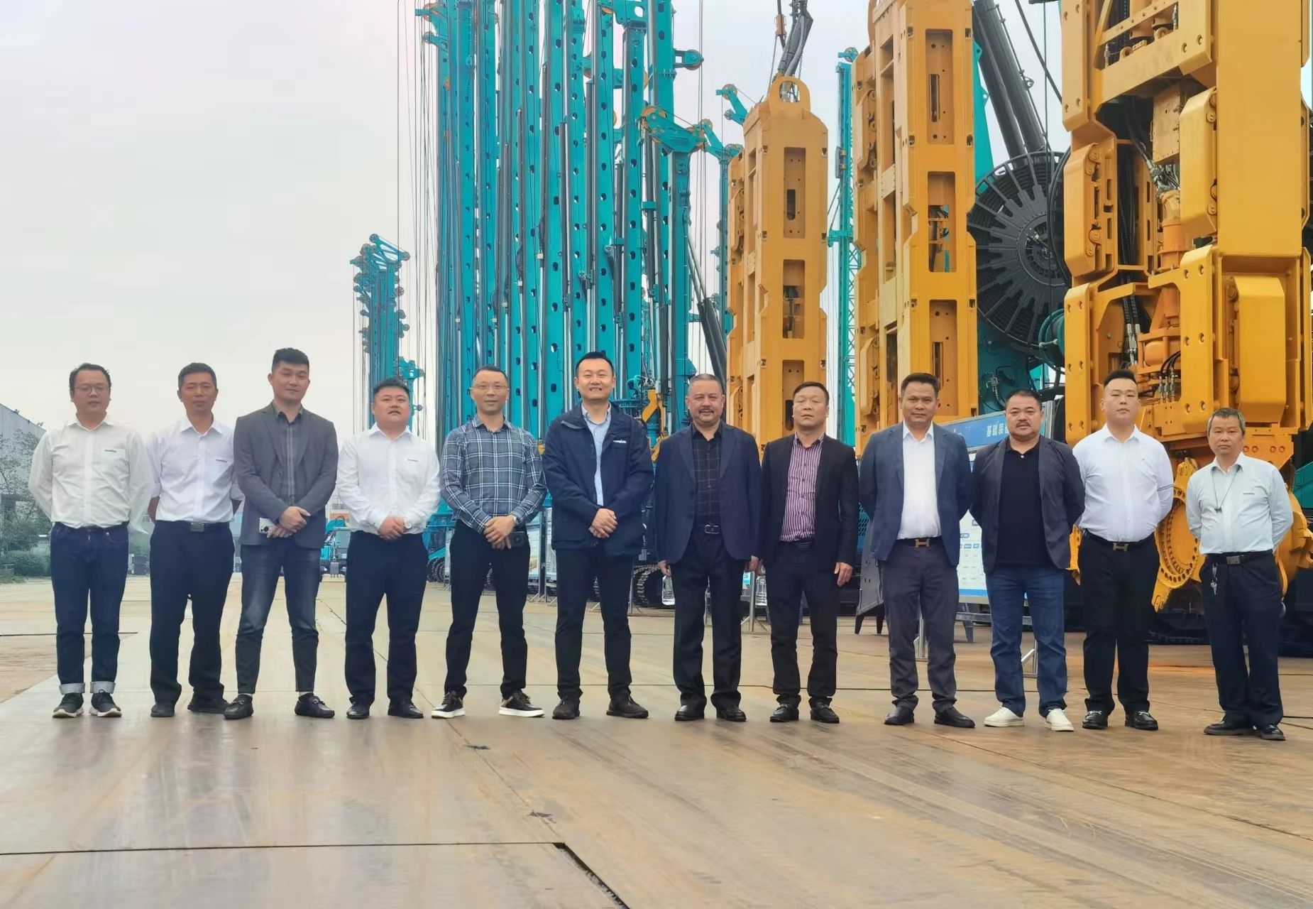 行业寒冬现暖阳!现场签购20台旋挖钻机,米兰网址智能携手湖南骏牛助力国家电网项目建设