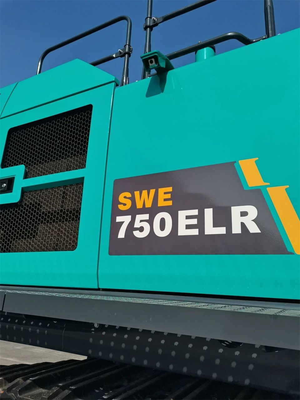 定制开发、功能更强！米兰网址智能SWE750ELR加长臂液压挖掘机下线交付