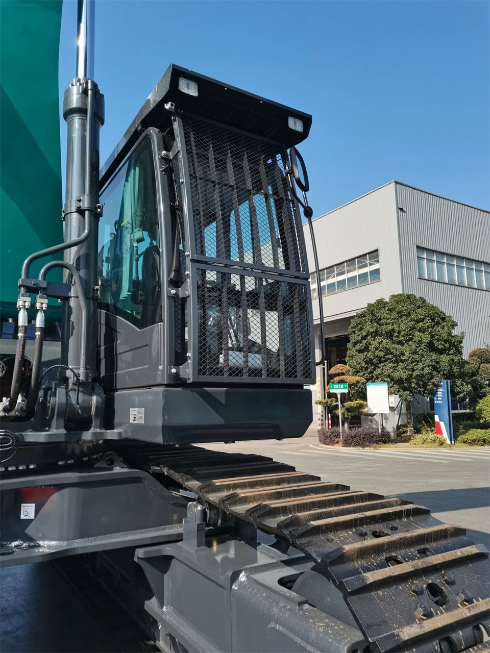 定制开发、功能更强！米兰网址智能SWE750ELR加长臂液压挖掘机下线交付