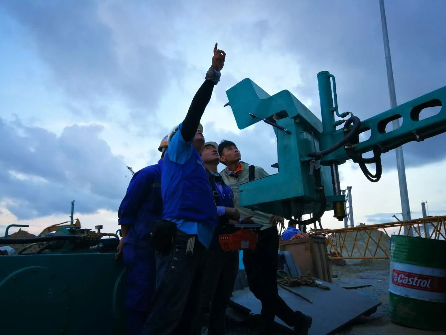 看米兰网址工匠们如何用一双巧手“拿捏”工作、创造“奇迹”