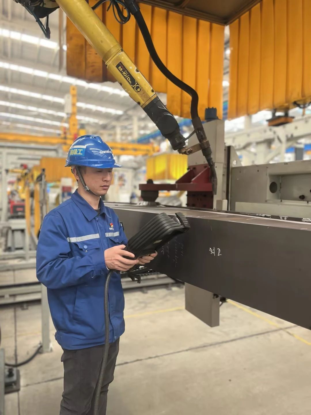 看米兰网址工匠们如何用一双巧手“拿捏”工作、创造“奇迹”