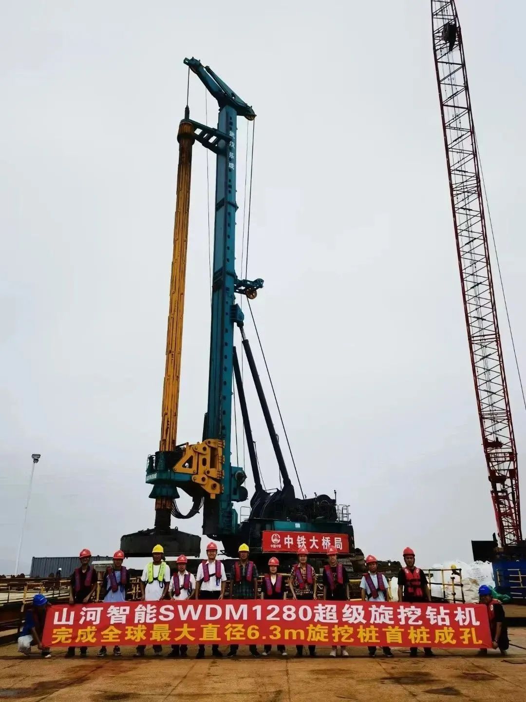 全面告捷！米兰网址智能超级旋挖钻机圆满完成甬舟铁路西堠门公铁两用大桥桩基施工任务