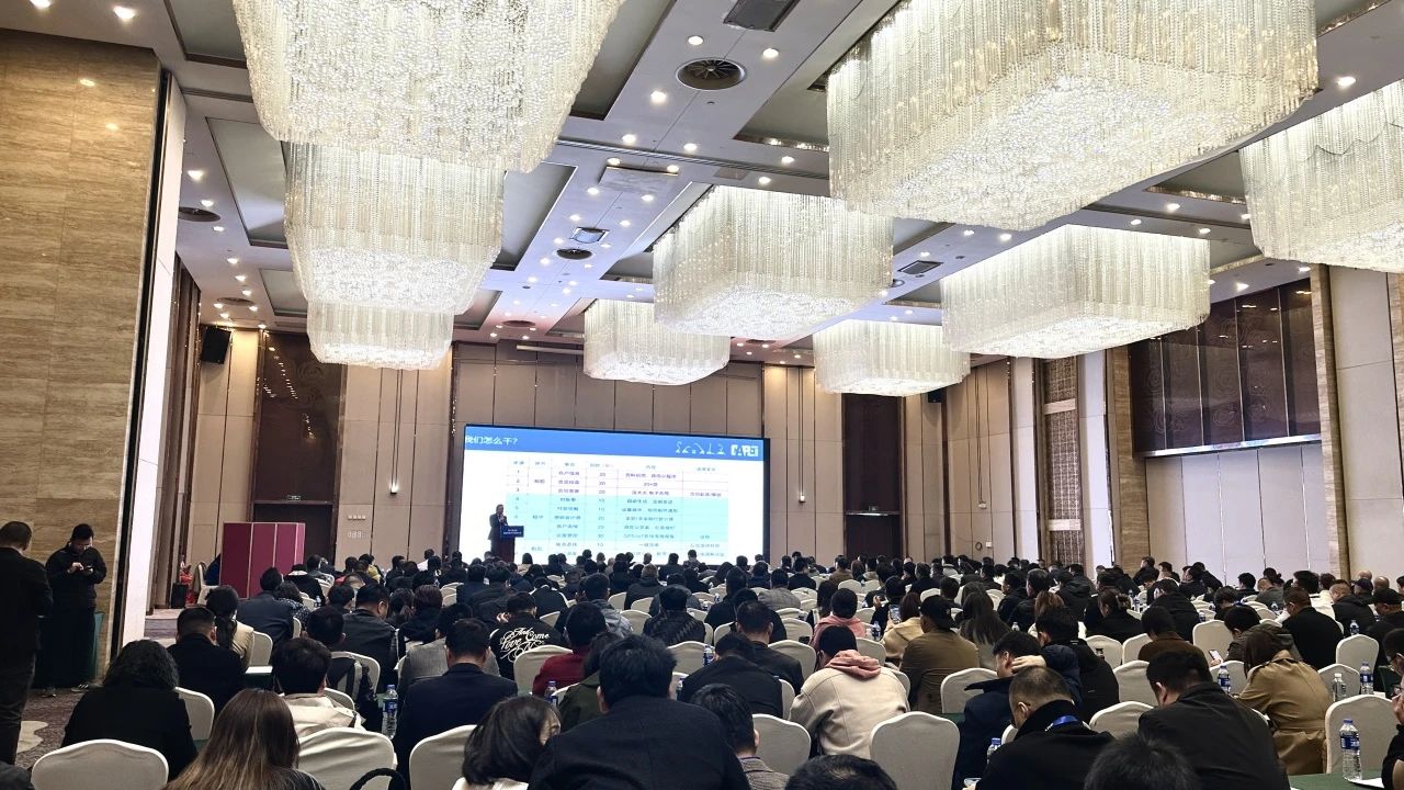 “爆品”来袭，签单不断！ 米兰网址智能盛装亮相第八届全国高空作业平台租赁大会