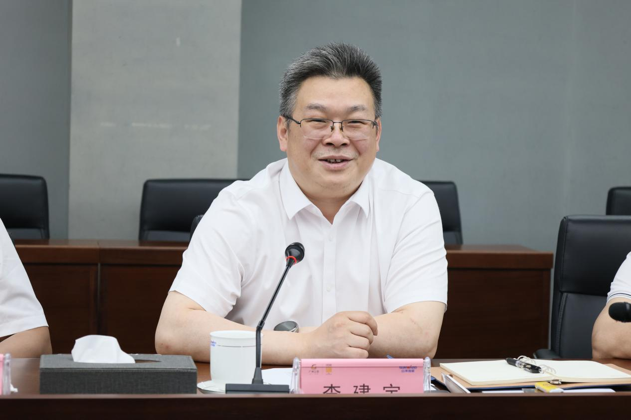 湖南钢铁集团党委书记、董事长李建宇到米兰网址智能调研交流