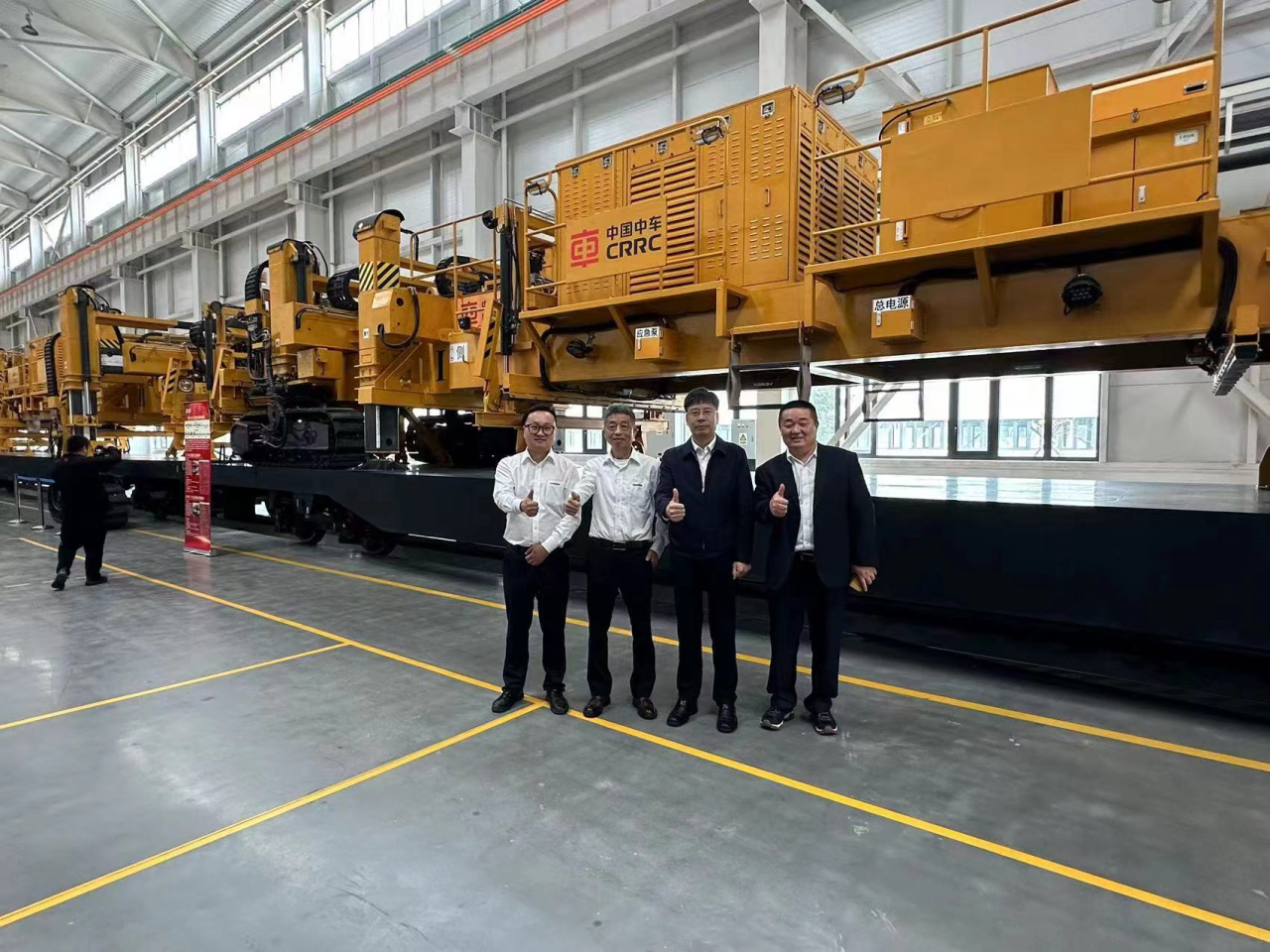 CPH-30J道岔铺换机组全球发布!米兰网址智能与宝鸡中车时代共绘铁路装备新篇章!