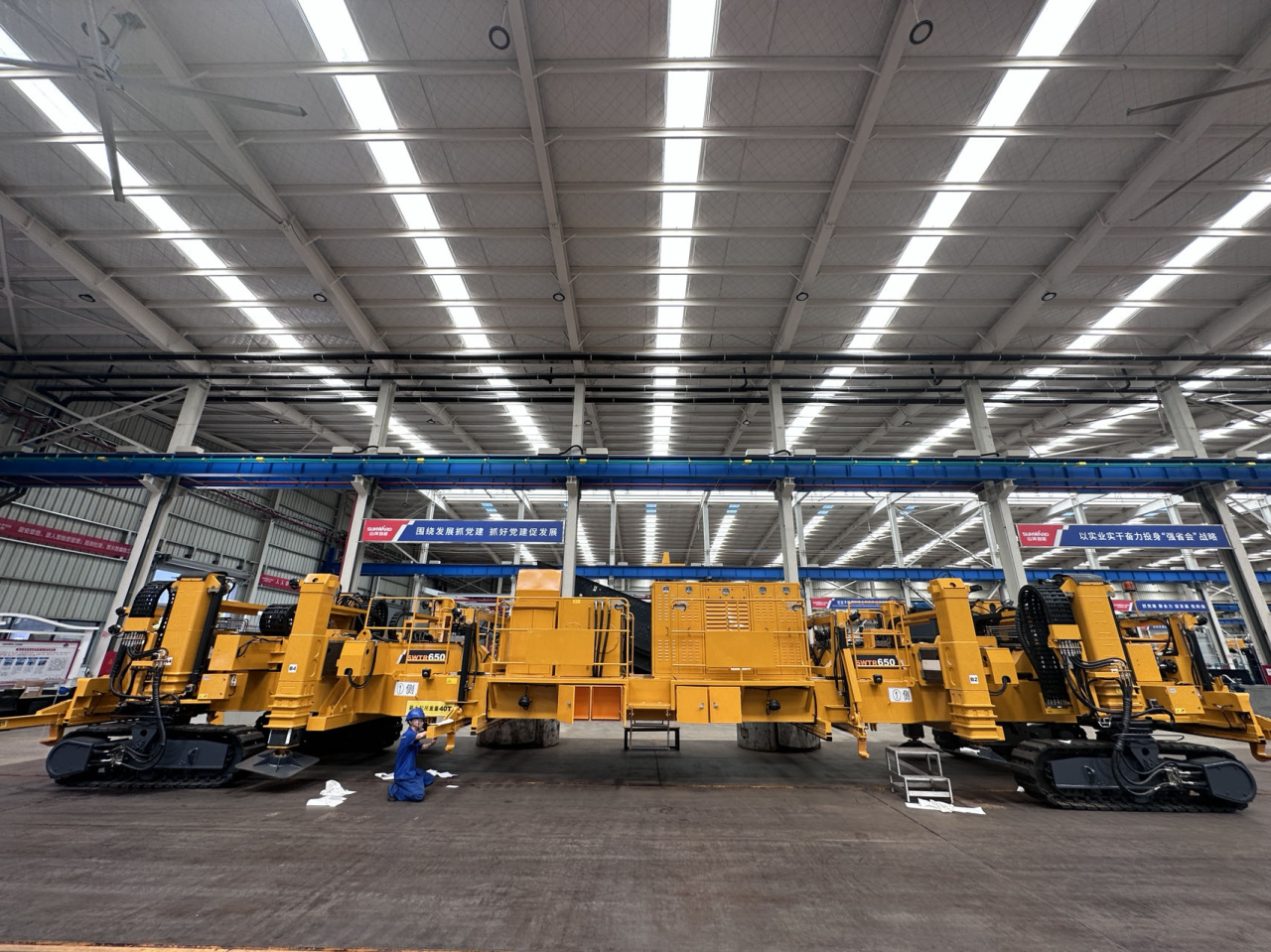 CPH-30J道岔铺换机组全球发布!米兰网址智能与宝鸡中车时代共绘铁路装备新篇章!