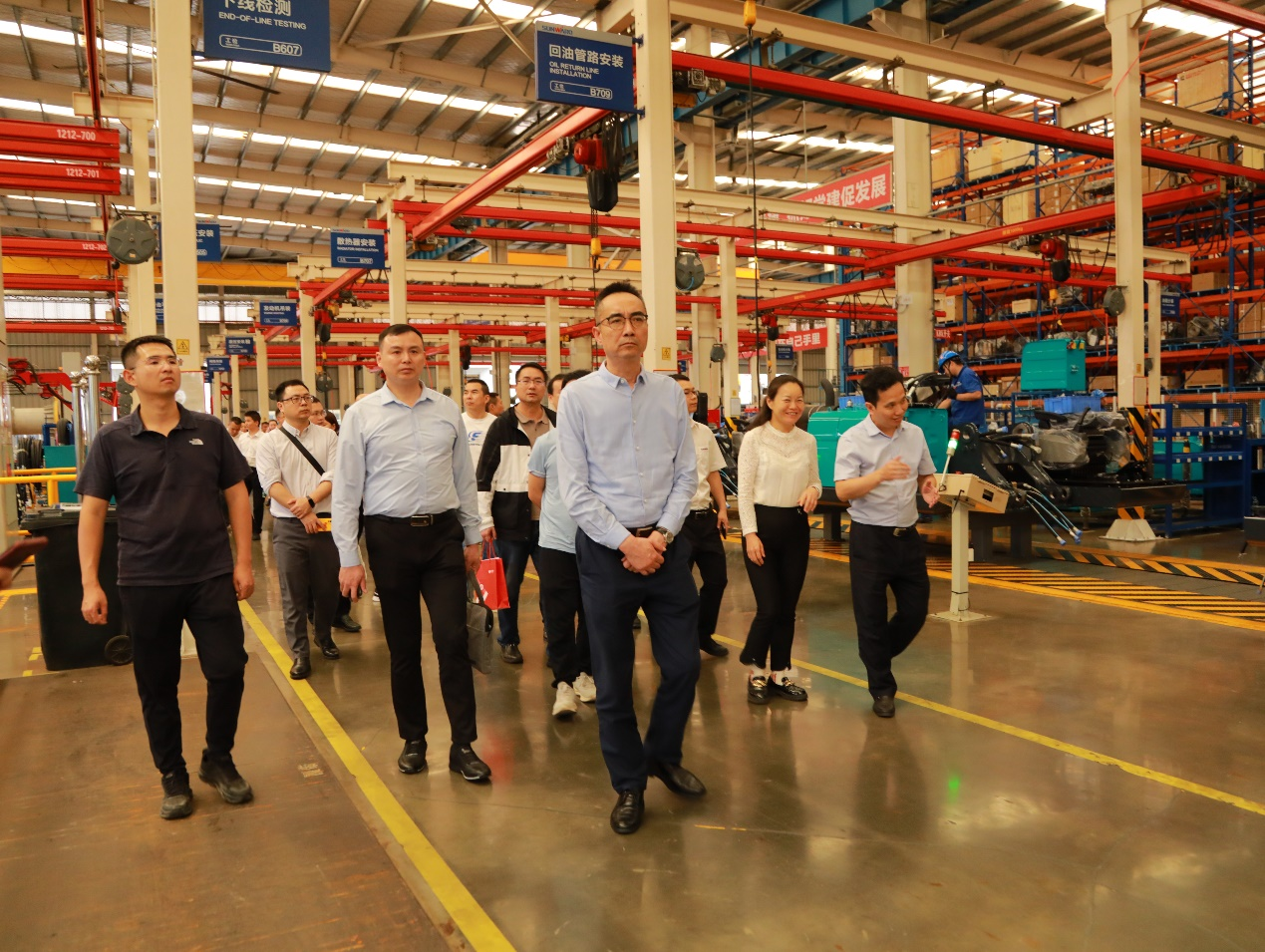 湘潭市工信局带队莅临米兰网址智能开展智能制造现场观摩交流活动