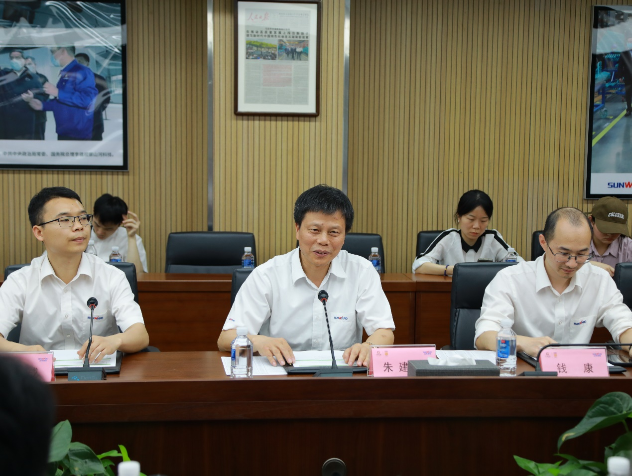 湘潭市工信局带队莅临米兰网址智能开展智能制造现场观摩交流活动