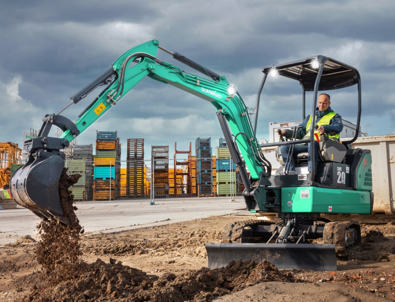 向新而行！米兰网址智能电动挖掘机线上推介会成功举办