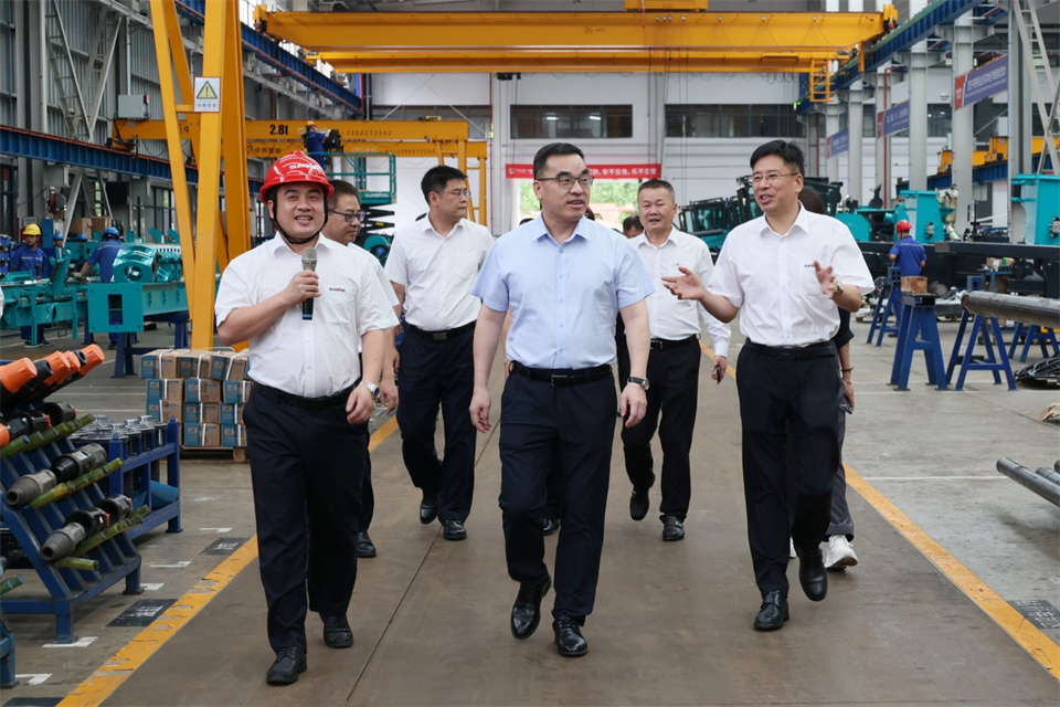 广州工控集团总经理王福铸调研米兰网址智能生产经营工作