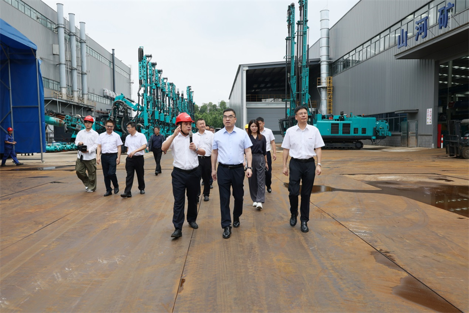 广州工控集团总经理王福铸调研米兰网址智能生产经营工作