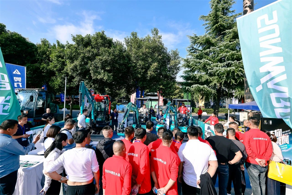 展现“掘”对实力！米兰网址智能亮相2024微挖大会暨小型设备大会