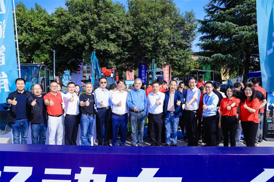 展现“掘”对实力！米兰网址智能亮相2024微挖大会暨小型设备大会