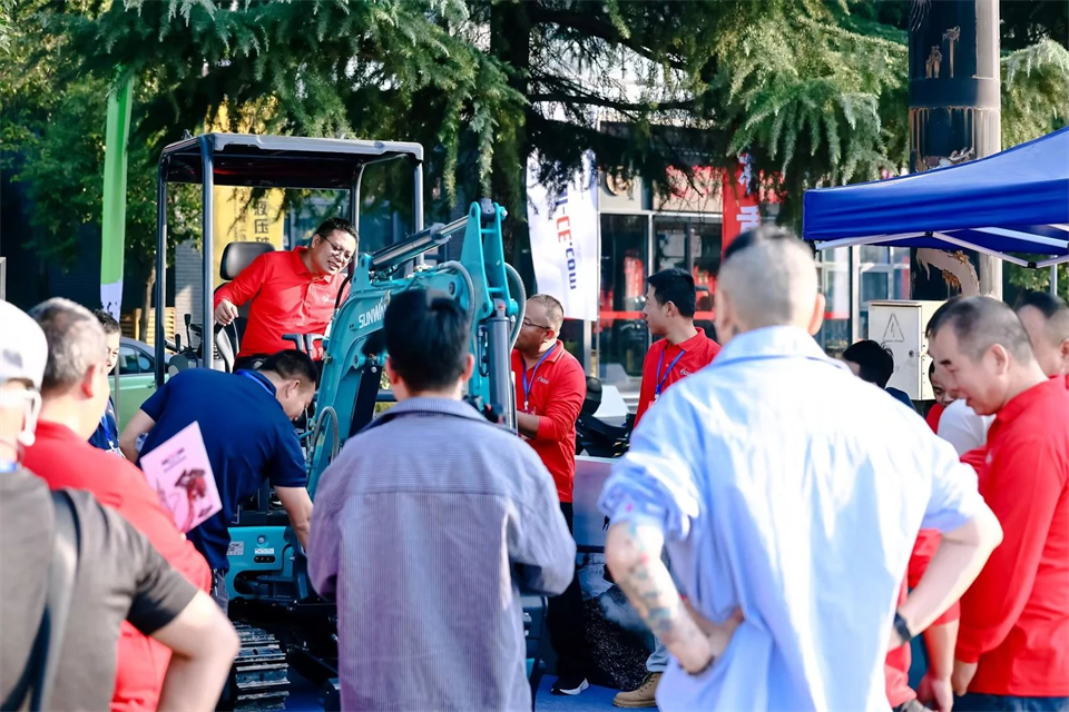 展现“掘”对实力！米兰网址智能亮相2024微挖大会暨小型设备大会