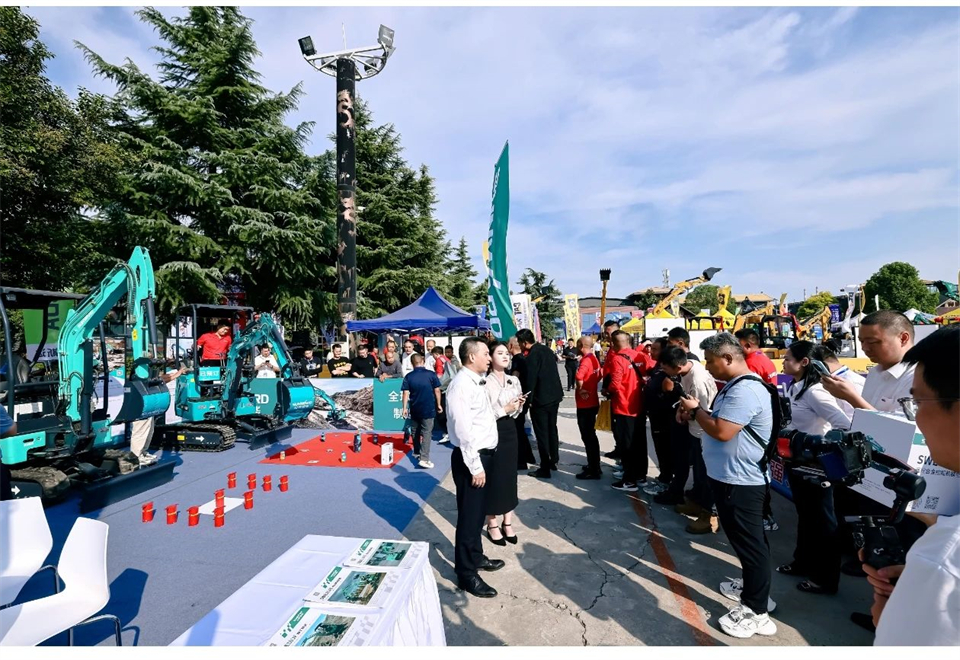 展现“掘”对实力！米兰网址智能亮相2024微挖大会暨小型设备大会