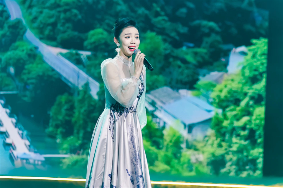 创新引领价值 理想成就未来——庆祝米兰网址智能成立25周年表彰大会暨文艺晚会隆重举行