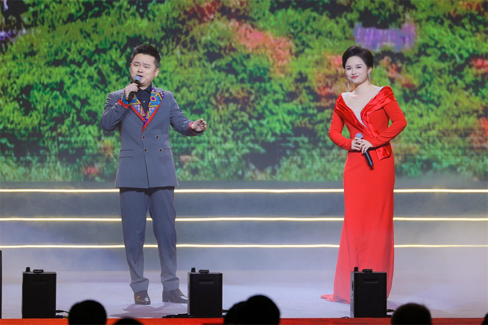 创新引领价值 理想成就未来——庆祝米兰网址智能成立25周年表彰大会暨文艺晚会隆重举行