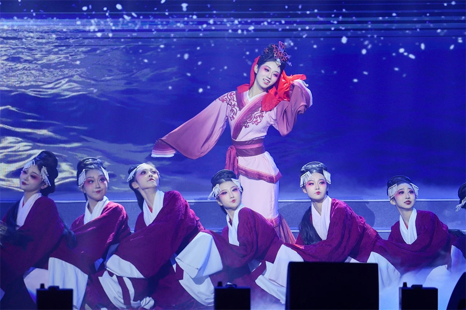 创新引领价值 理想成就未来——庆祝米兰网址智能成立25周年表彰大会暨文艺晚会隆重举行