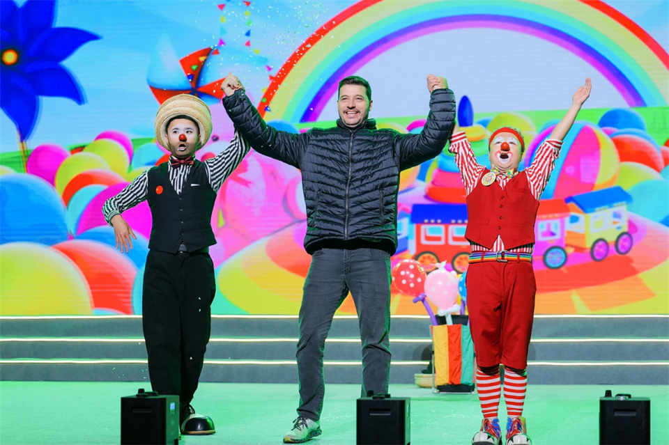 创新引领价值 理想成就未来——庆祝米兰网址智能成立25周年表彰大会暨文艺晚会隆重举行