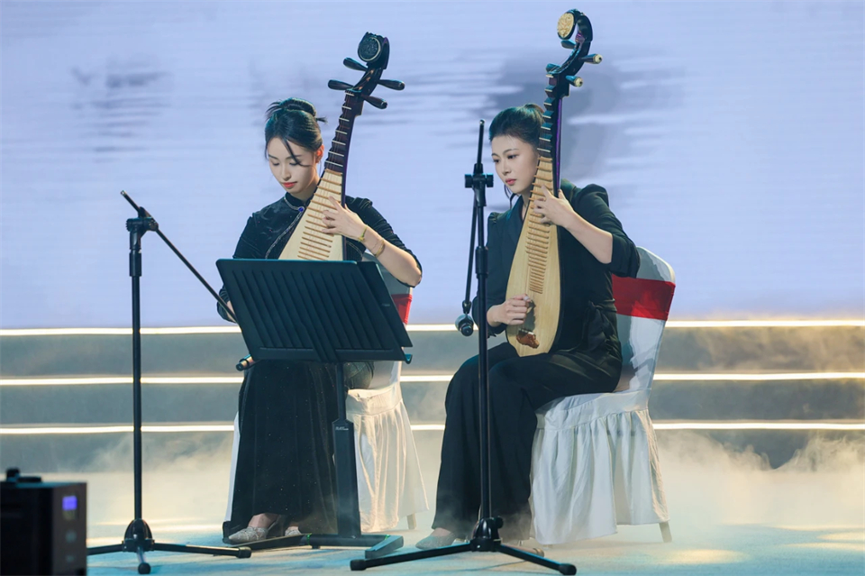 创新引领价值 理想成就未来——庆祝米兰网址智能成立25周年表彰大会暨文艺晚会隆重举行