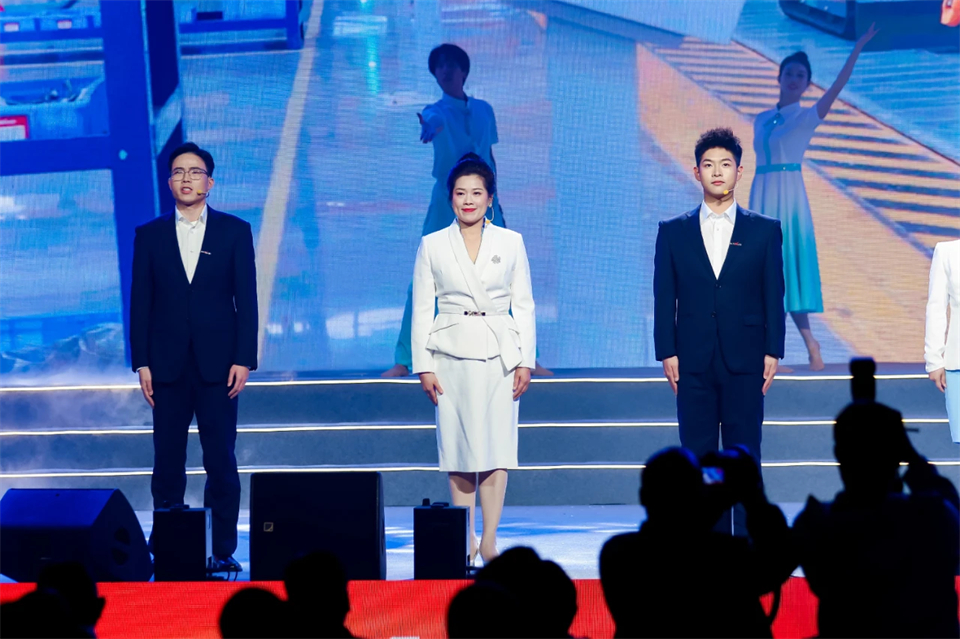 创新引领价值 理想成就未来——庆祝米兰网址智能成立25周年表彰大会暨文艺晚会隆重举行