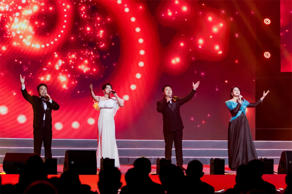 创新引领价值 理想成就未来——庆祝米兰网址智能成立25周年表彰大会暨文艺晚会隆重举行