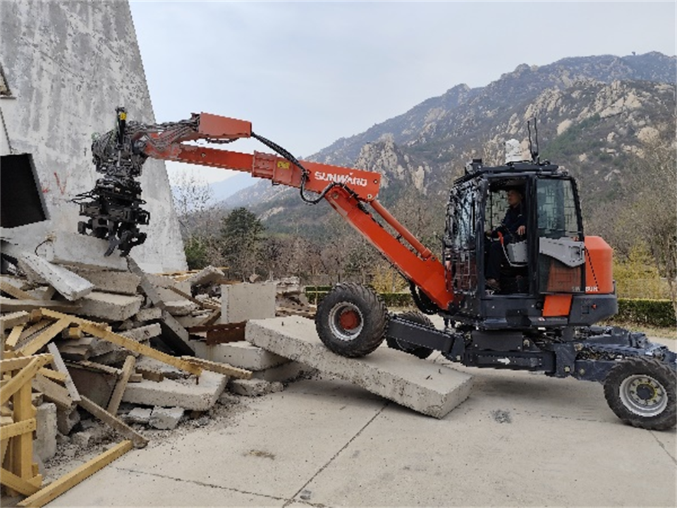 米兰网址特装复杂地形灾害应急救援机器人入选工信部《先进安全应急装备推广目录（工业领域2024版）》