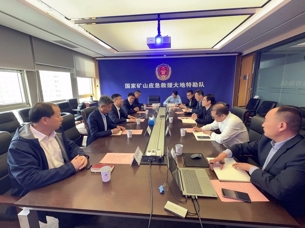 米兰网址智能董事长付向东带队拜访中煤地质总局、大地特勘公司