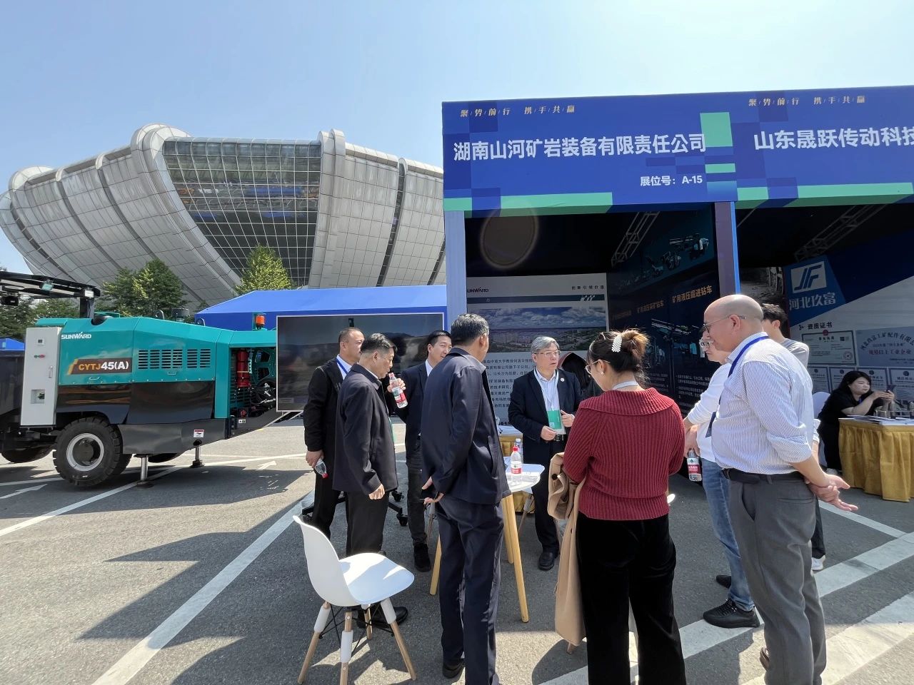 米兰网址矿岩携井下掘进台车亮相苍南矿山井巷机械展