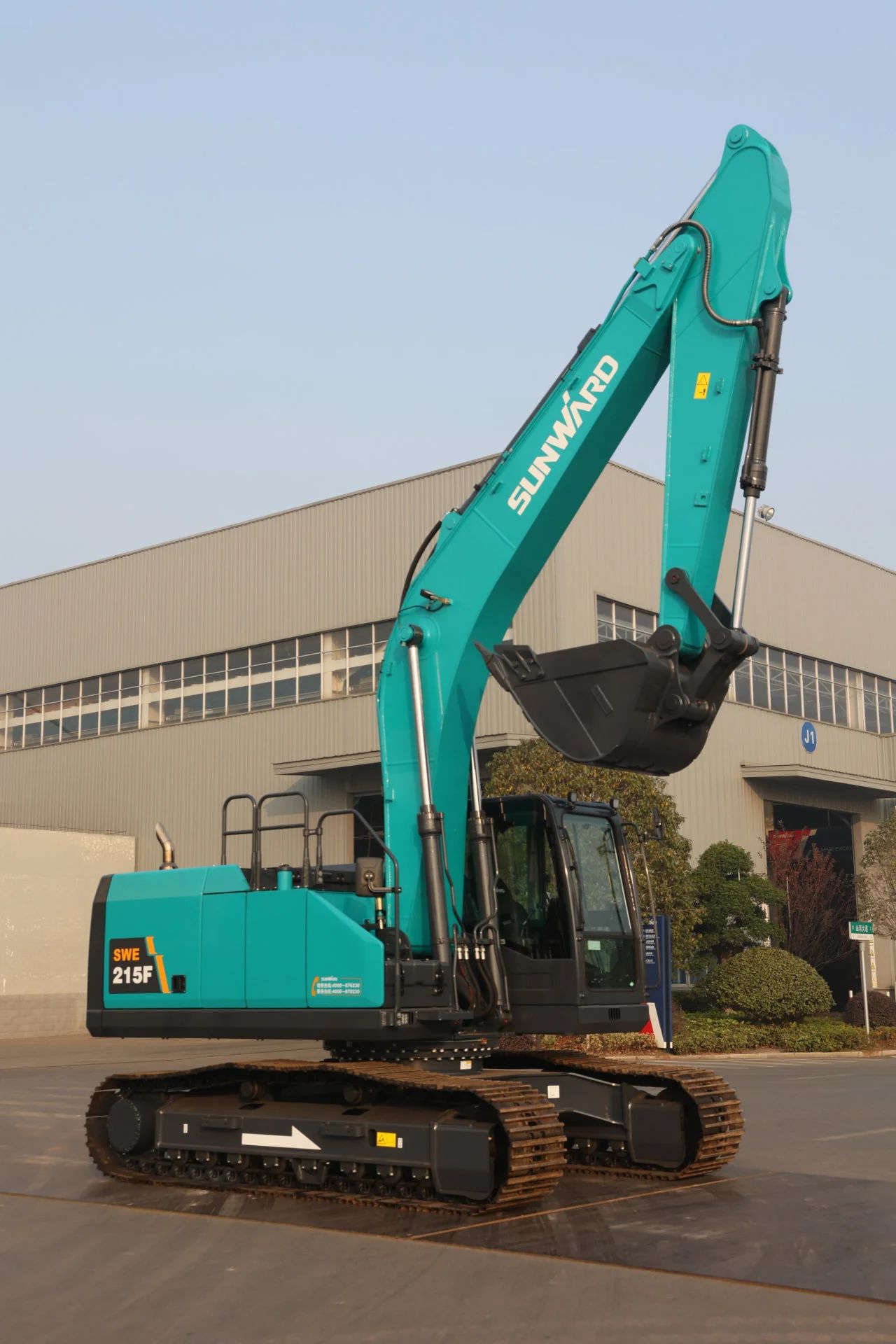 聚焦市场需求，米兰网址智能三款精品工程液压挖掘机成功下线