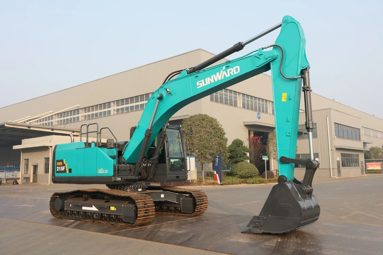 聚焦市场需求，米兰网址智能三款精品工程液压挖掘机成功下线