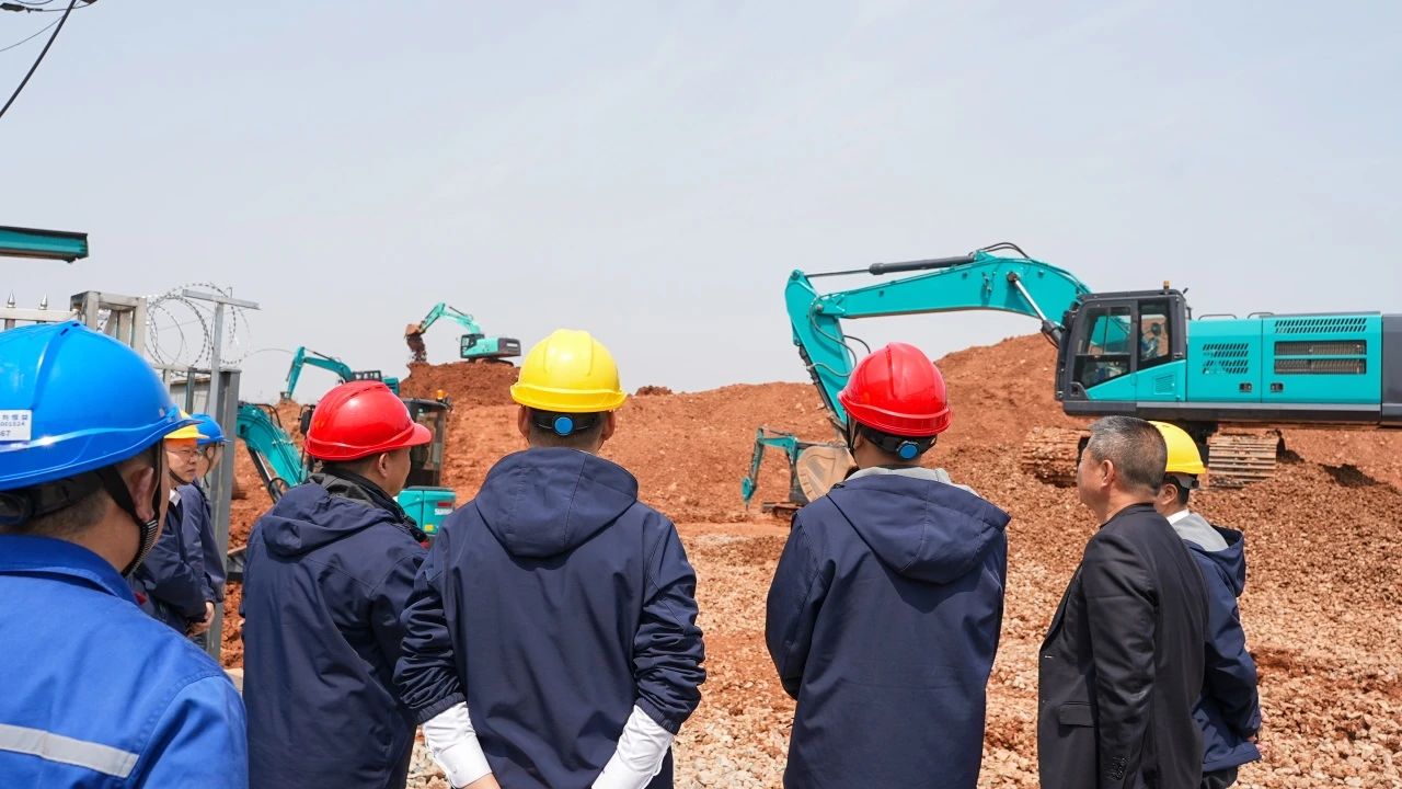 聚焦市场需求，米兰网址智能三款精品工程液压挖掘机成功下线