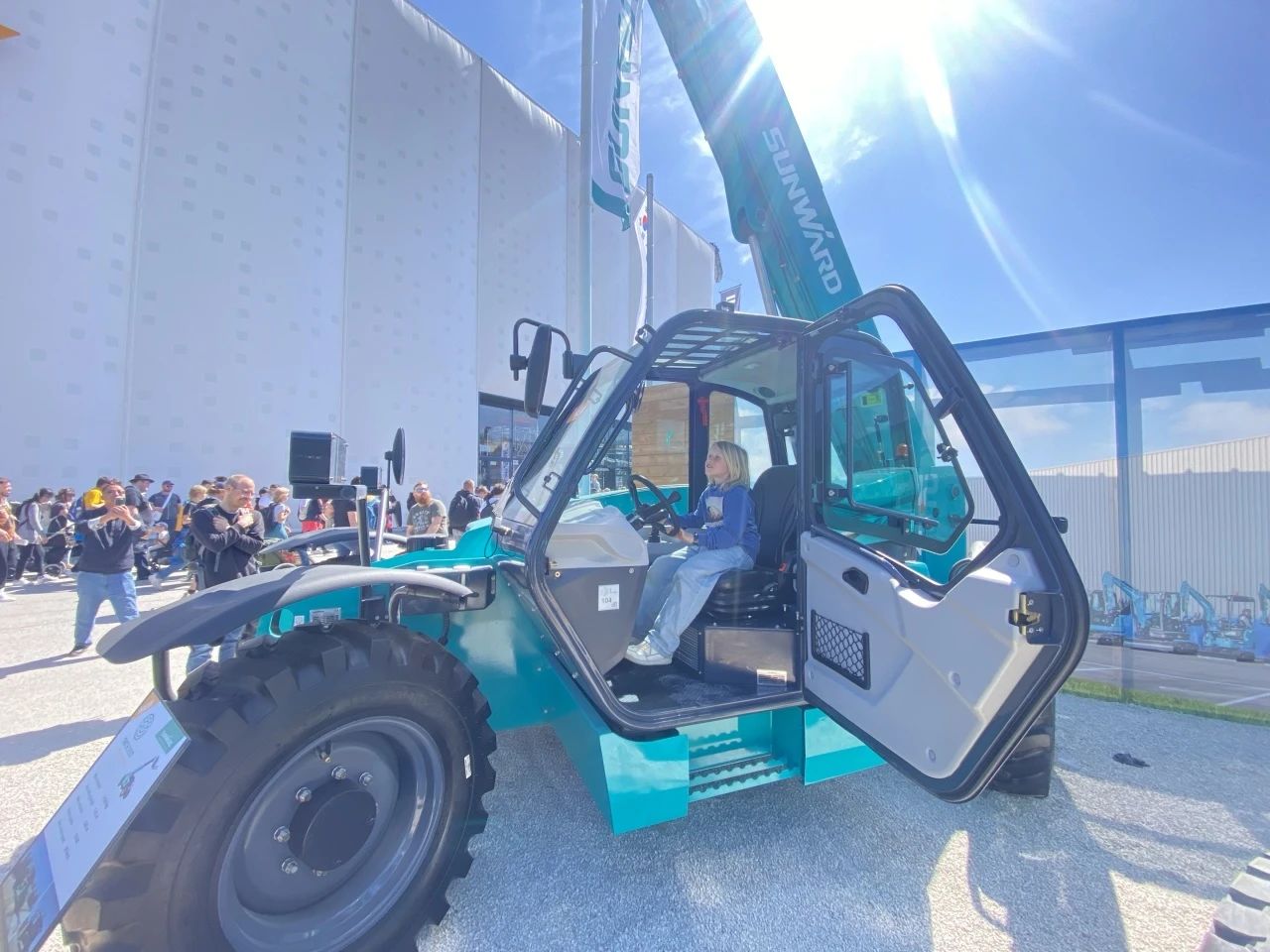 米兰网址智能高空机械闪耀Bauma 2025！ 新能源技术与创新产品获全球瞩目