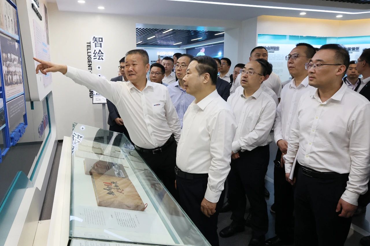 天能控股集团党委书记、董事长张天任率队到访米兰网址智能