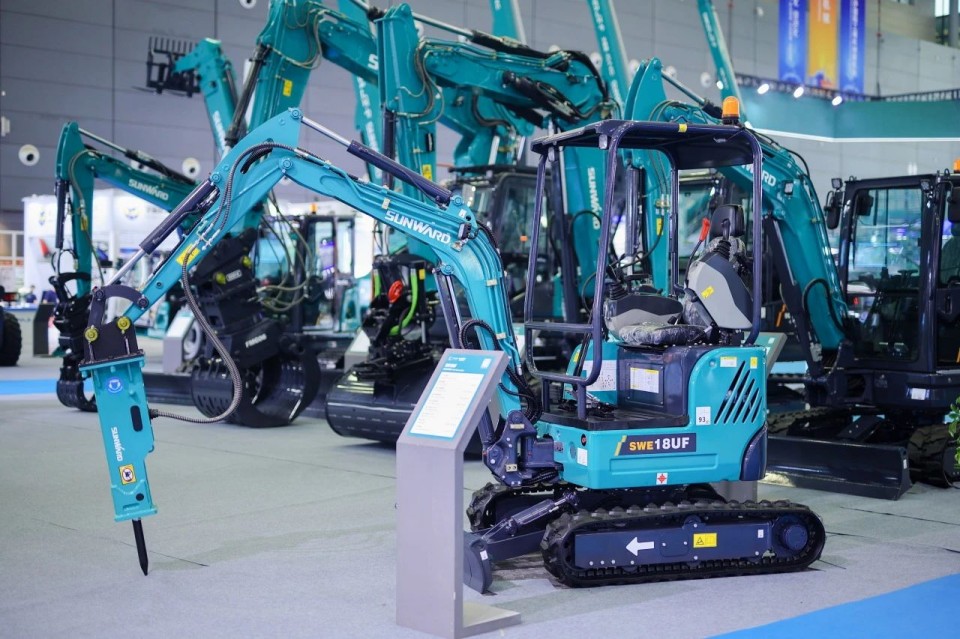 2025 CICEE | 从单一工具迈向多元化解决方案，米兰网址智能呈现非凡挖掘机风采