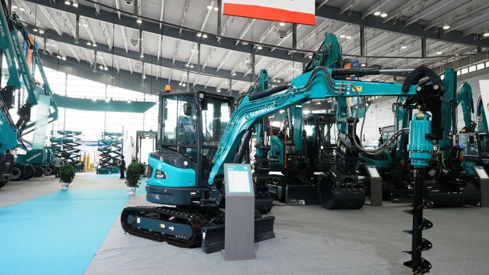 2025 CICEE | 从单一工具迈向多元化解决方案，米兰网址智能呈现非凡挖掘机风采