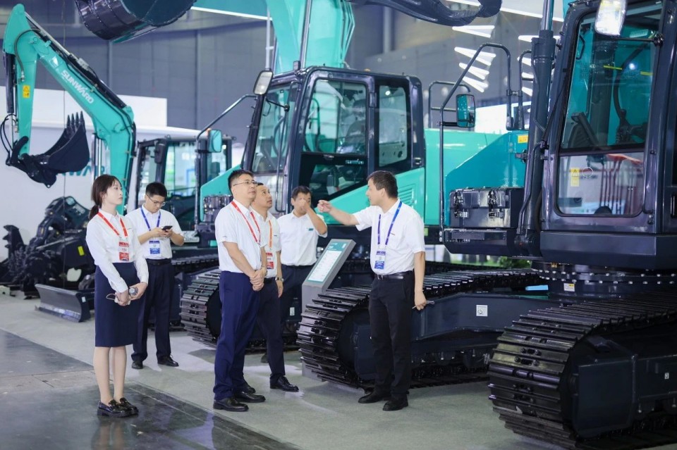 2025 CICEE | 从单一工具迈向多元化解决方案，米兰网址智能呈现非凡挖掘机风采