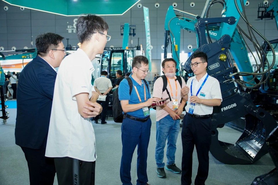 2025 CICEE | 从单一工具迈向多元化解决方案，米兰网址智能呈现非凡挖掘机风采