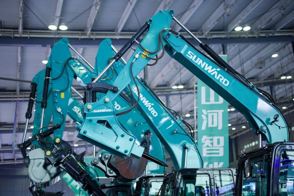 2025 CICEE | 从单一工具迈向多元化解决方案，米兰网址智能呈现非凡挖掘机风采