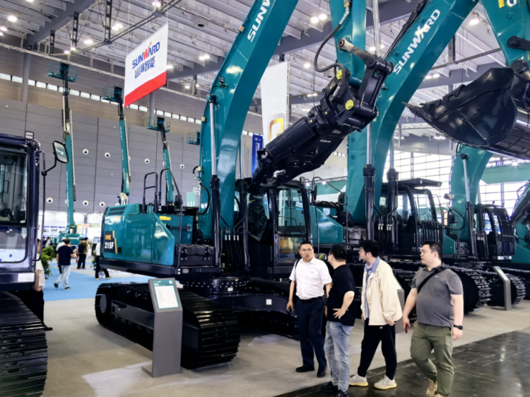 2025 CICEE | 打造极致精品化，米兰网址智能挖掘机“圈粉”长沙展