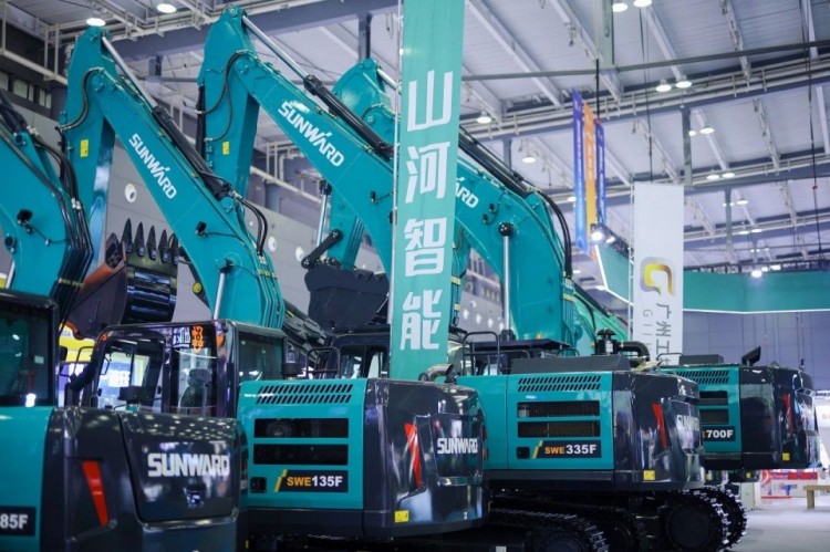 2025 CICEE | 打造极致精品化，米兰网址智能挖掘机“圈粉”长沙展