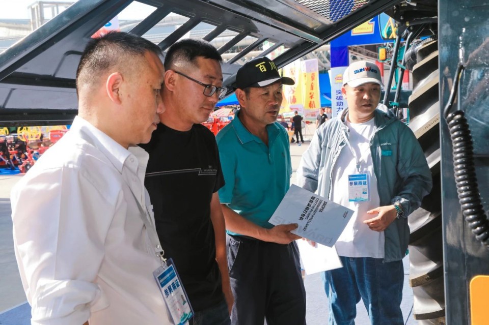 米兰网址智能亮相2025新疆国际农业机械博览会